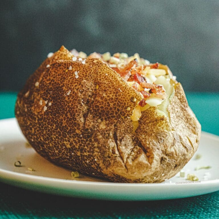How to Bake a Potato in the Microwave