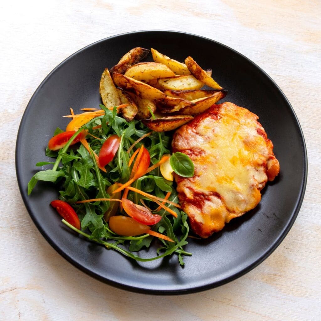 🍴 What To Serve With Chicken Parmesan: 42 BEST Classic Side Dishes! 🍴