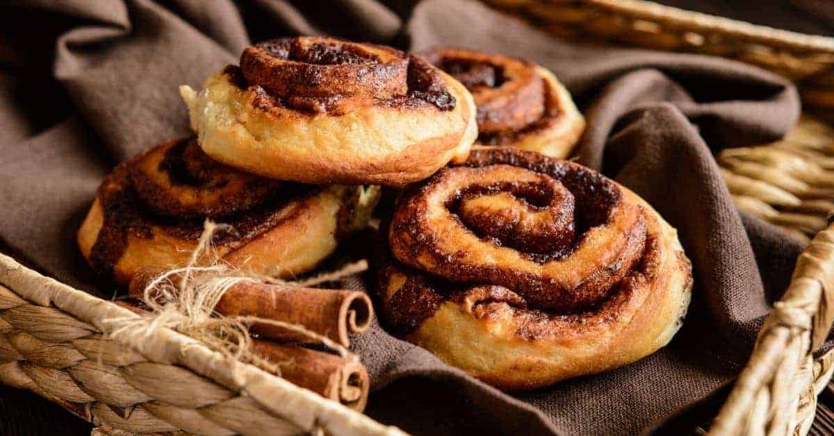 How-to-reheat-cinnamon-rolls