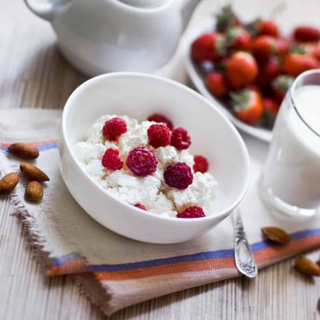 What does cottage cheese taste like?
