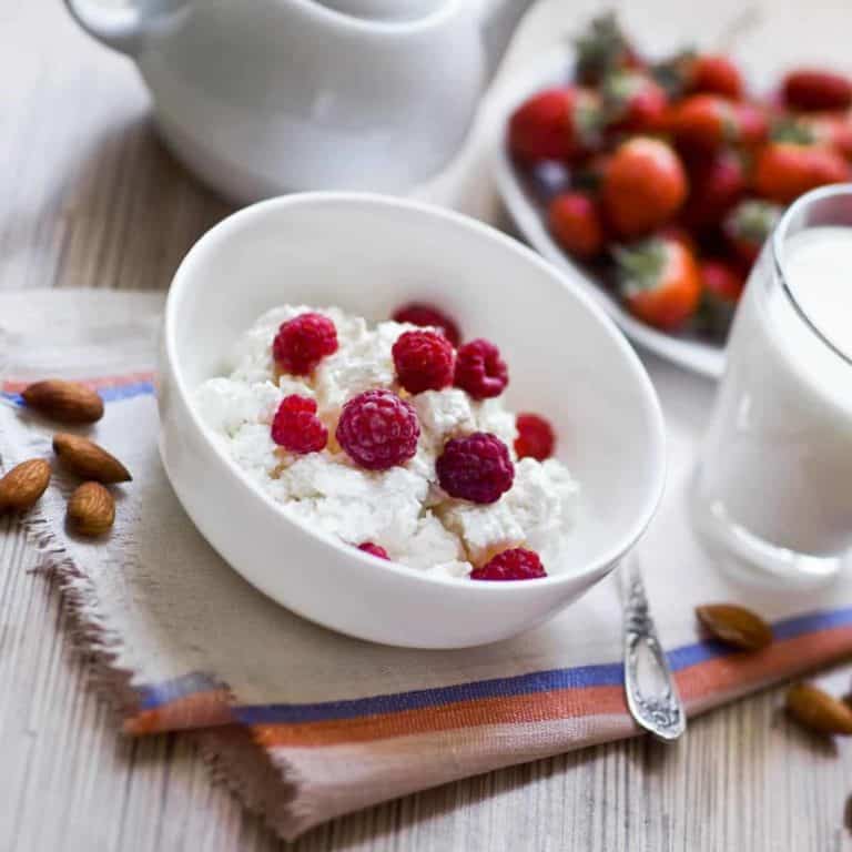 What does cottage cheese taste like?