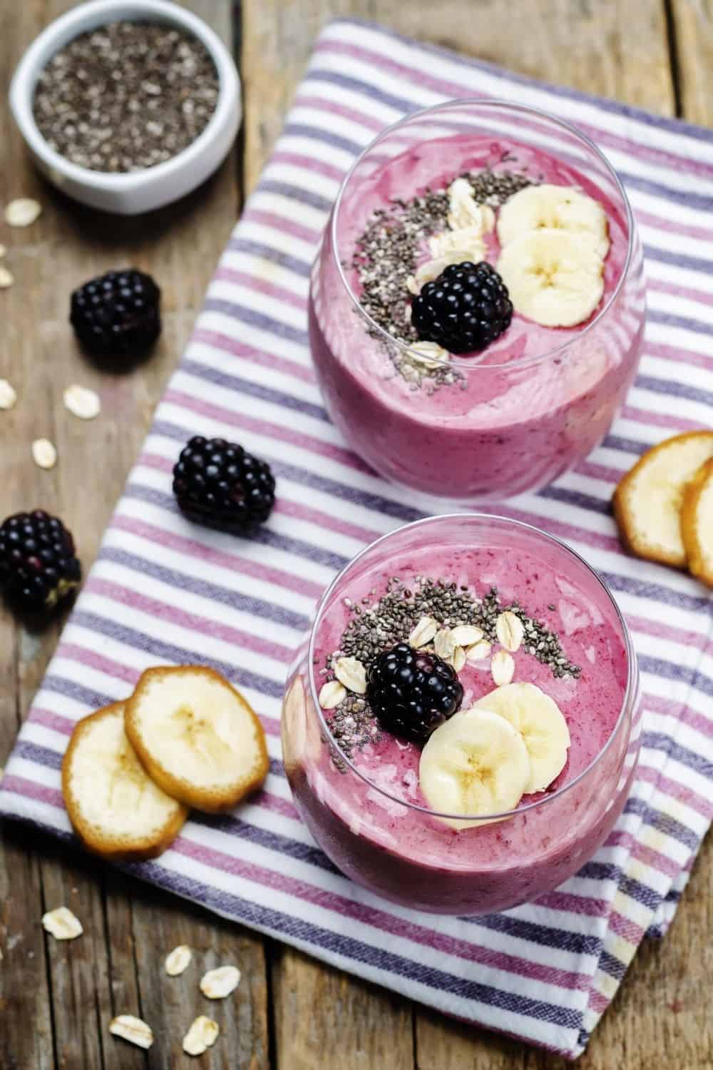 berry smoothie with chia and blackberries