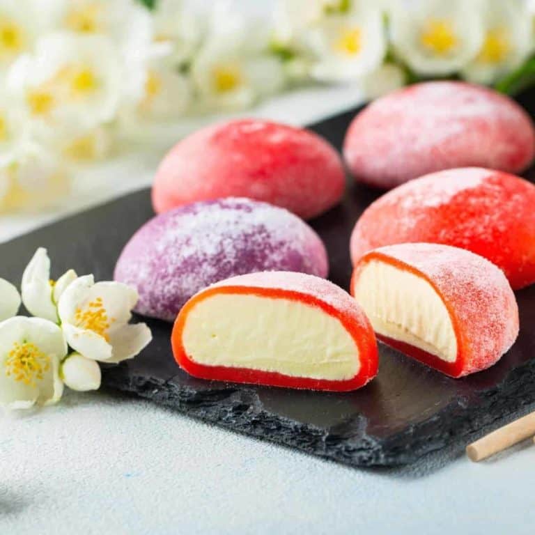What is mochi and what does it taste like?