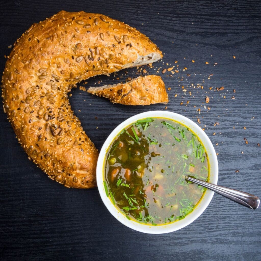 What To Serve With Soup: 32 Best Side Dishes For Soup 🍲