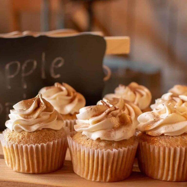 Easy cinnamon buttercream frosting