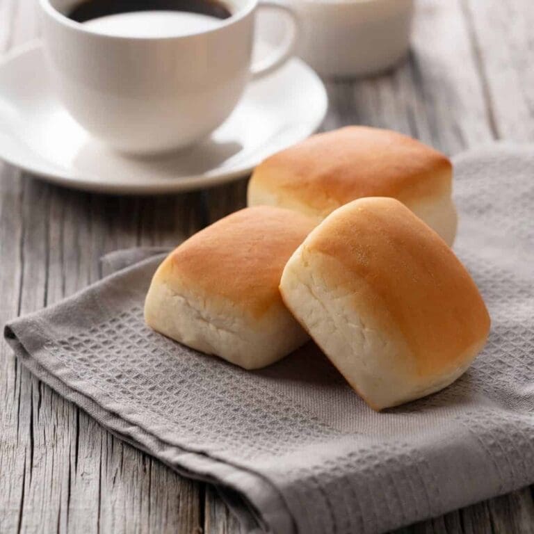 How To Reheat Dinner Rolls (4 Nifty Methods)