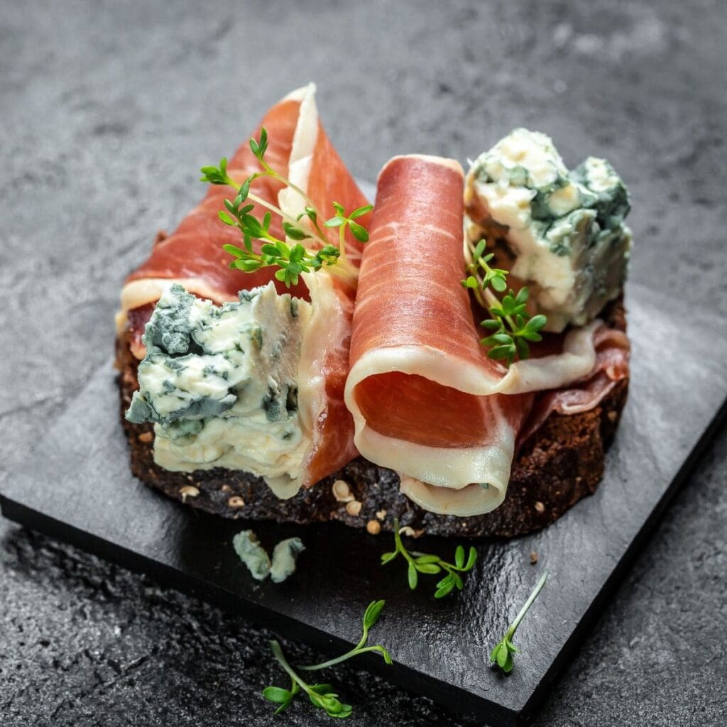35 Bangin’ Blue Cheese Recipes To Make Magic Meals!