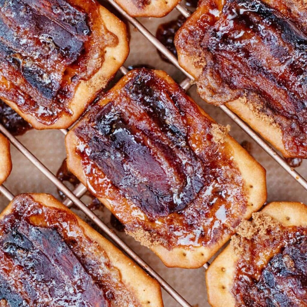 Bacon Crackers Recipe: An Easy & Irresistible Snack 🥓