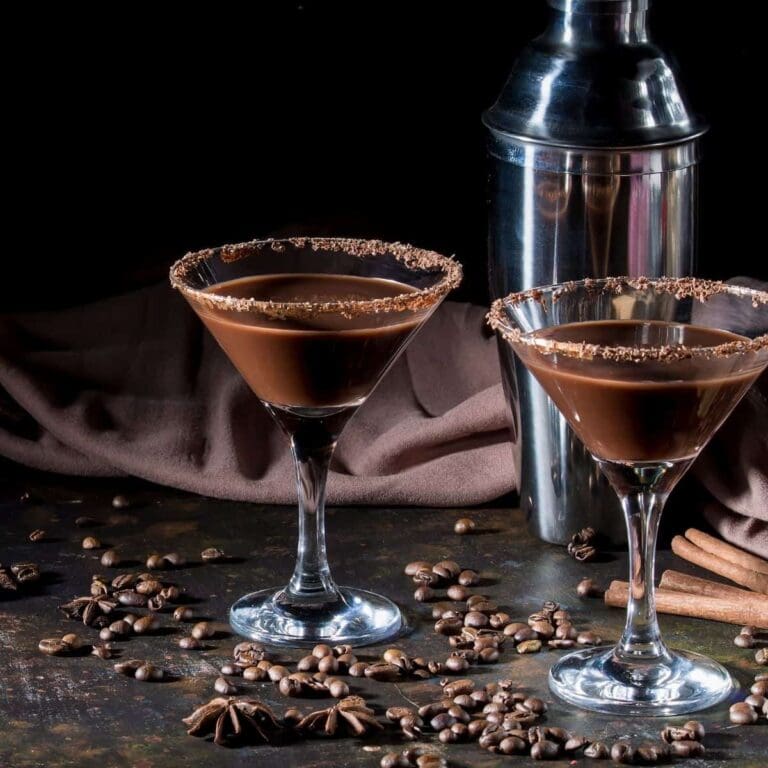 27 Best Birthday Cocktails To Impress Everyone On The Big Day 🎉
