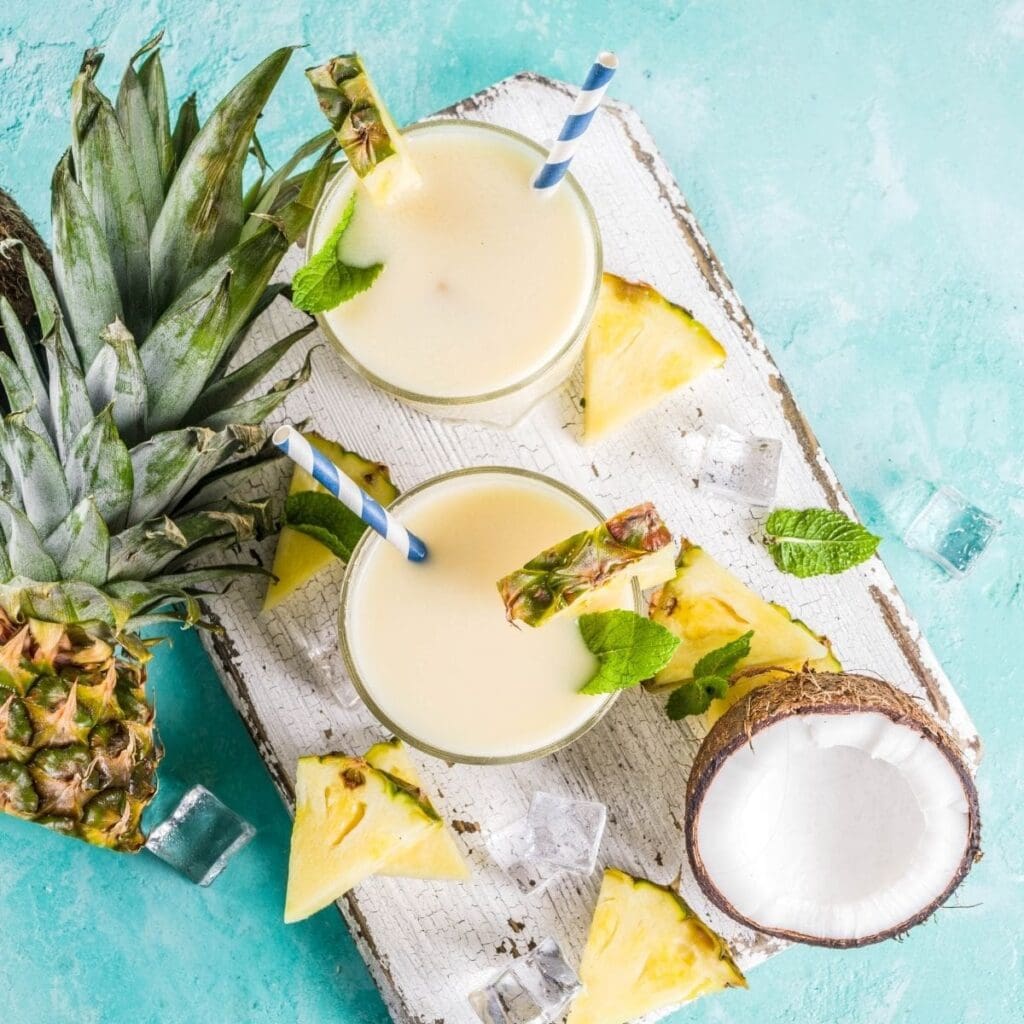 21 Easy Malibu Cocktails: Tropical Boozy Paradise Cocktails🌴