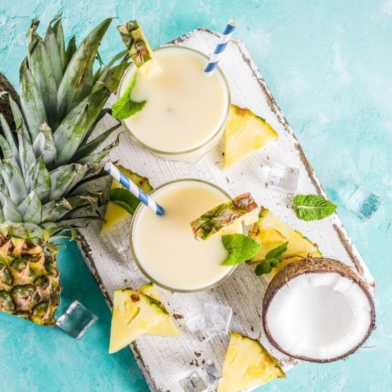 21 Easy Malibu Cocktails: Tropical Boozy Paradise Cocktails🌴