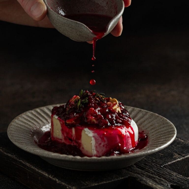 What To Serve With Baked Brie: 15 EASY Appetizing Sides 🥖