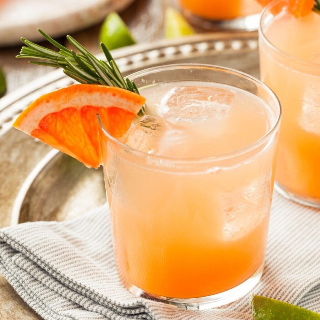 21 BEST Low Calorie Cocktails: Guilt-Free Boozy Drinks! 😉 🍸