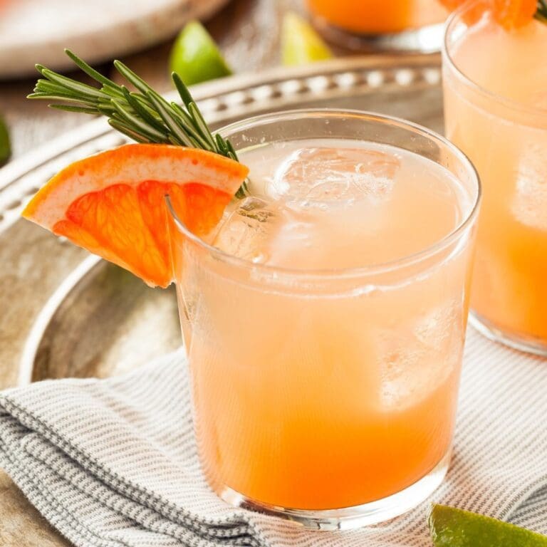 21 BEST Low Calorie Cocktails: Guilt-Free Boozy Drinks! 😉 🍸