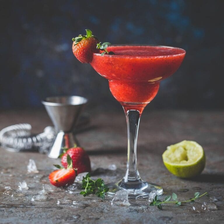 🍸 13 BEST Chambord Cocktails: Tasty Berry-Flavored Alcohol Drinks 🍸