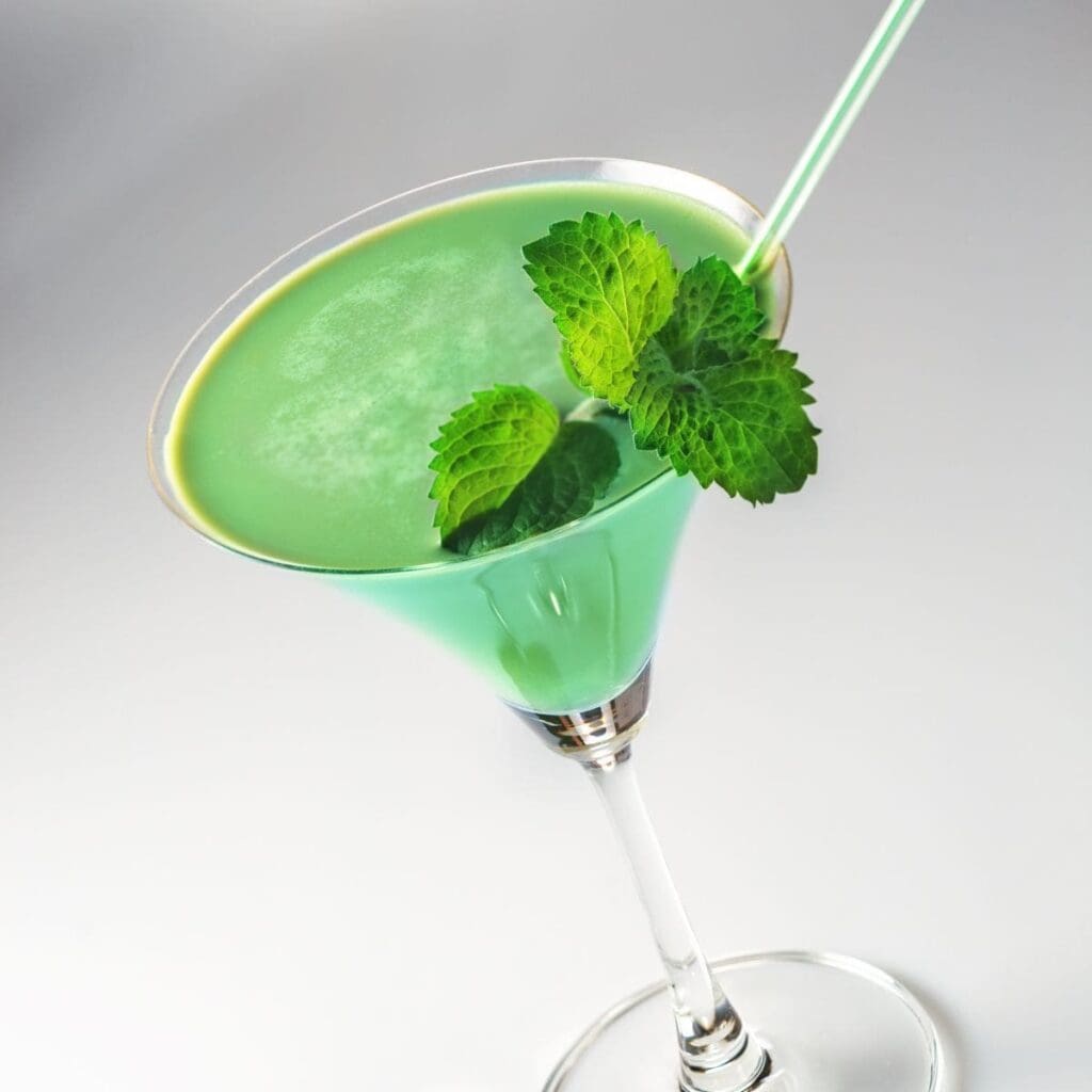 Top 37 Easy Mixed Drinks To Offer Guests Of All Ages!
