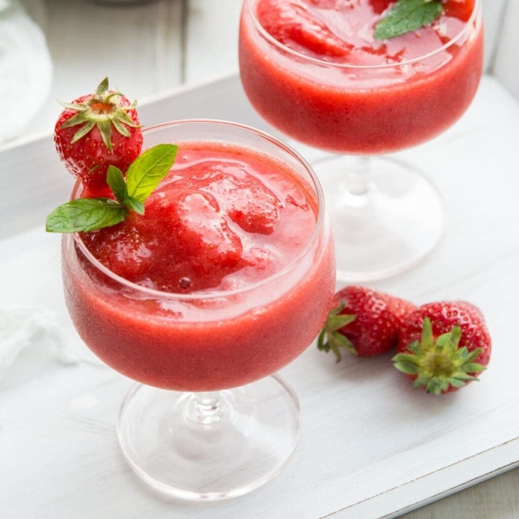 These 17 Juicy & Lush Sangria Cocktails Are So On Trend Right Now 🍹