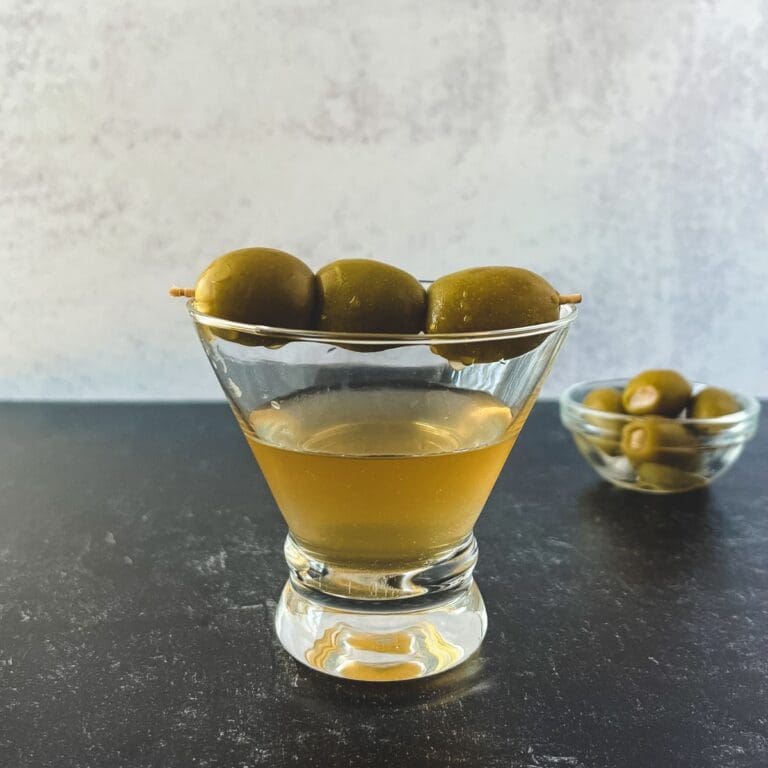 Give This Dirty Soju Martini Cocktail A Try 🍸