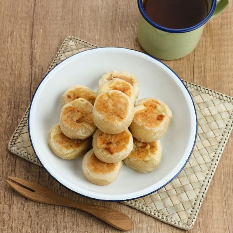 17 BEST Filipino Snacks: Delicious Treats For All!