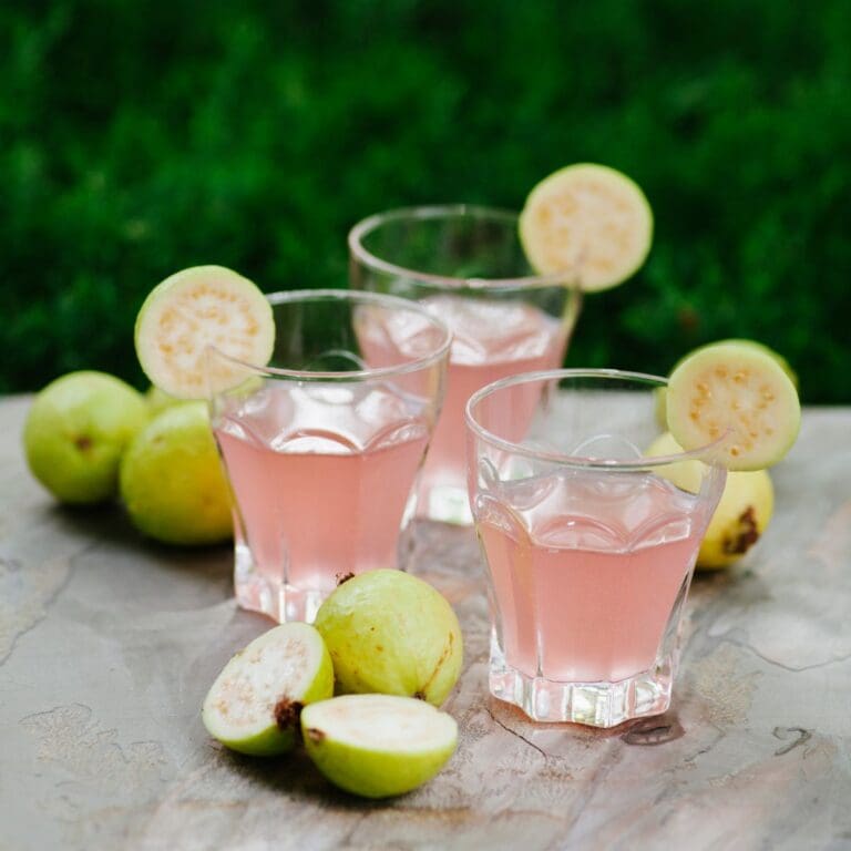 🍹 15 BEST Guava Cocktails: Versatile, Tropical Fruit Cocktails! 🍹