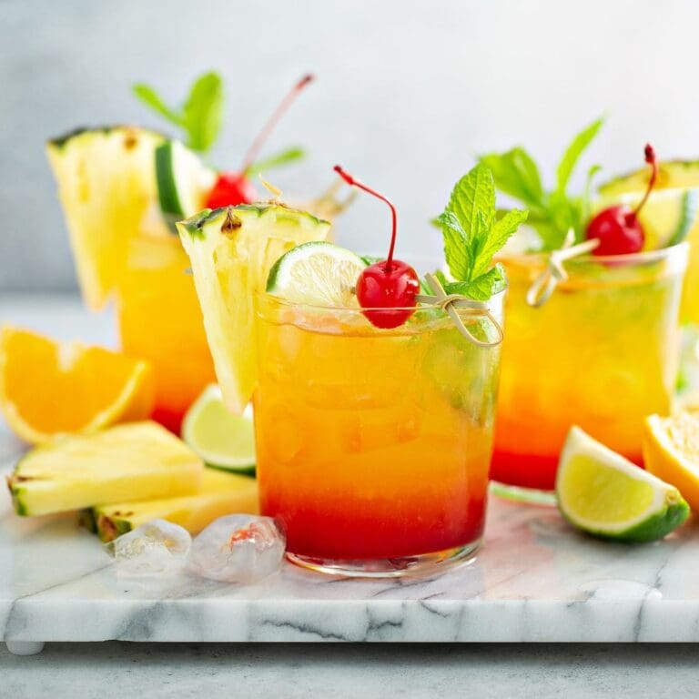 🍍 21 BEST Pineapple Cocktails Bringing You Cool Summer Vibes! 🍍