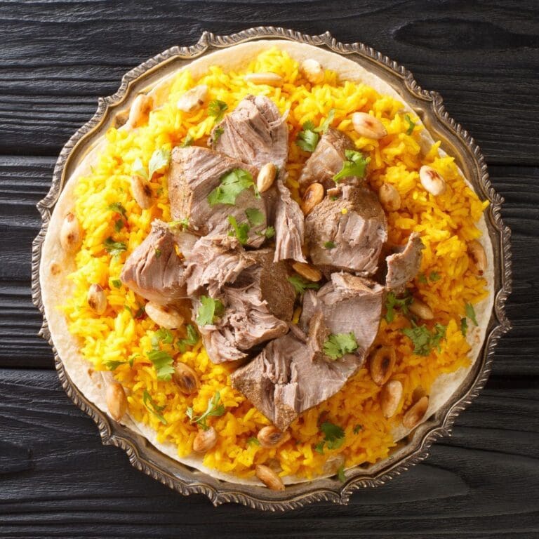 35 Best Arabian Foods: From Savory Mains to Luscious Desserts