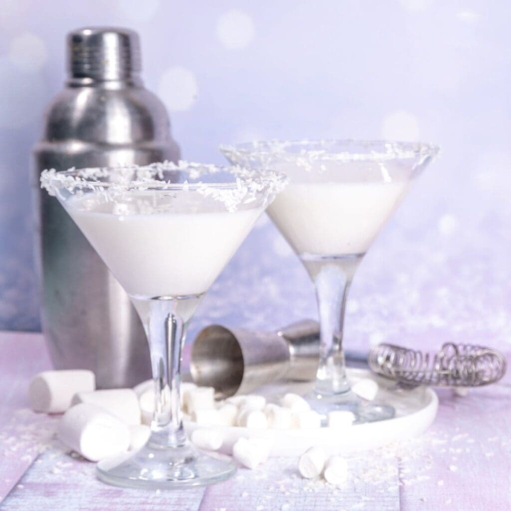 30 EASY Coconut Cocktails For Your Next Get Together! 🥥🍸