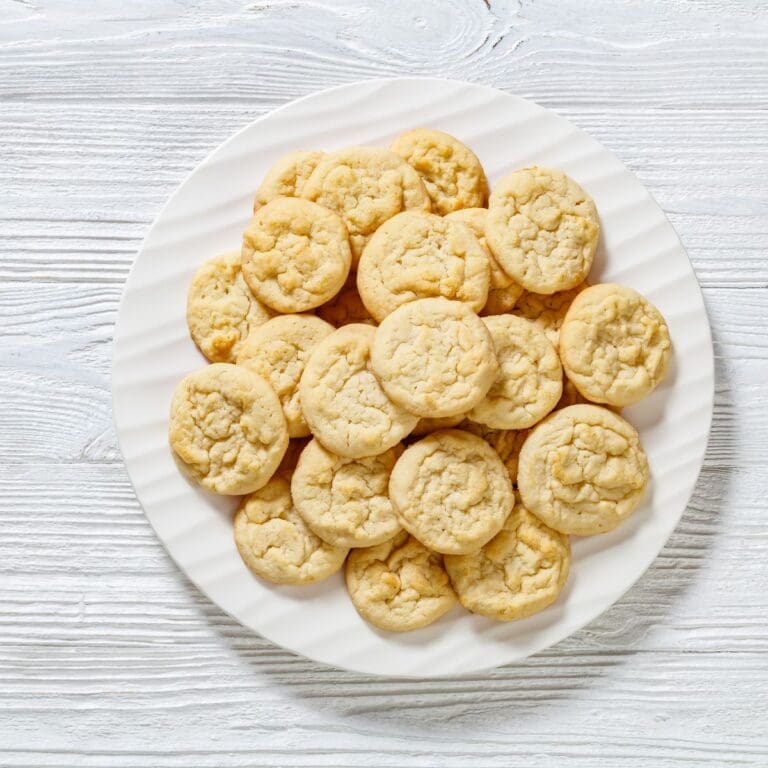 13 Authentic Amish Cookie Recipes (Decadent Treats You Need)