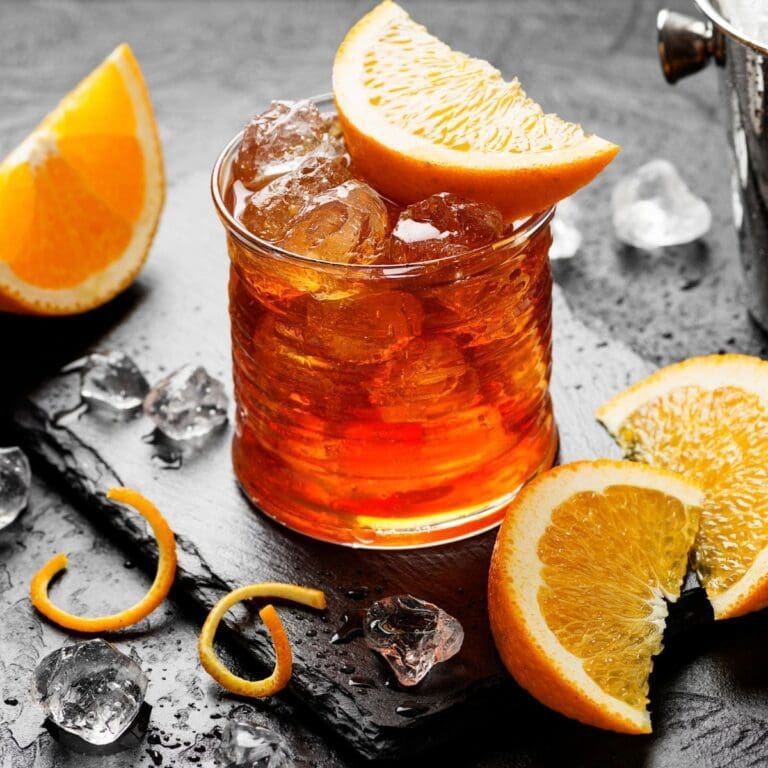 35 Best Vintage Cocktails You MUST Try At Least Once!