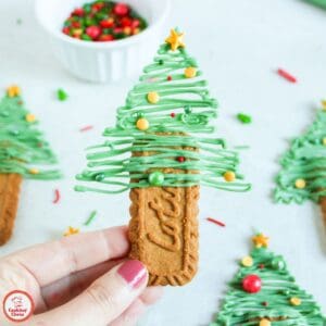 No-bake chocolate Christmas tree desserts with a Biscoff cookie base.