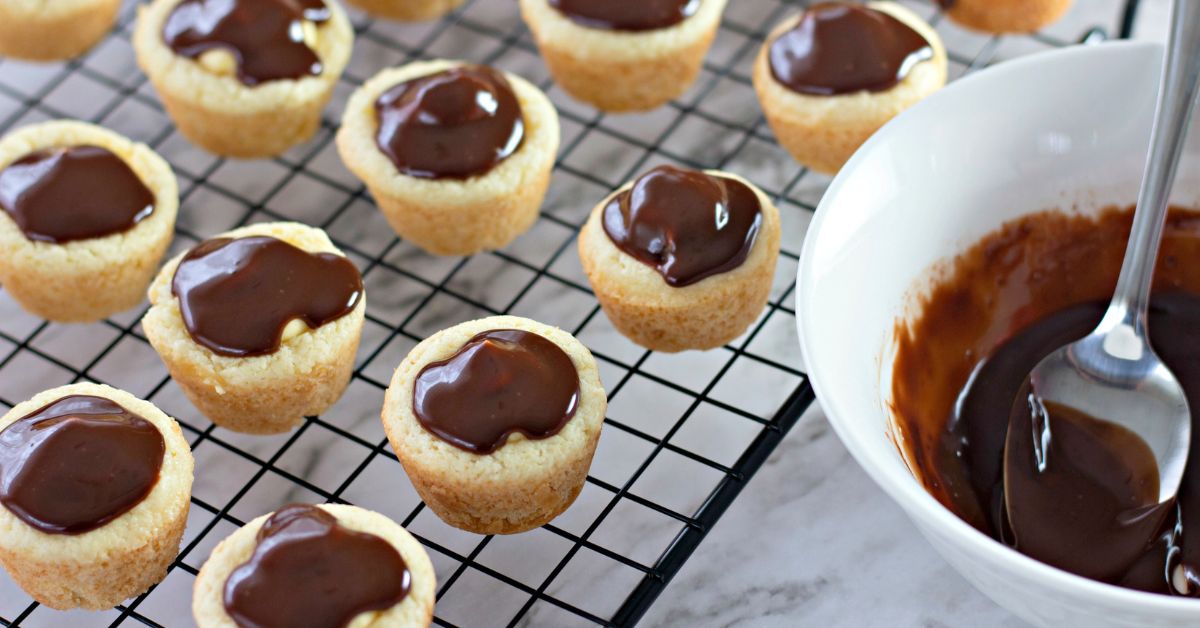 Boston Cream Pie mini cookie cups ready to serve