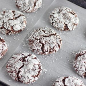 4-ingredient chocolate crinkle cookies with chewy fudgy centers