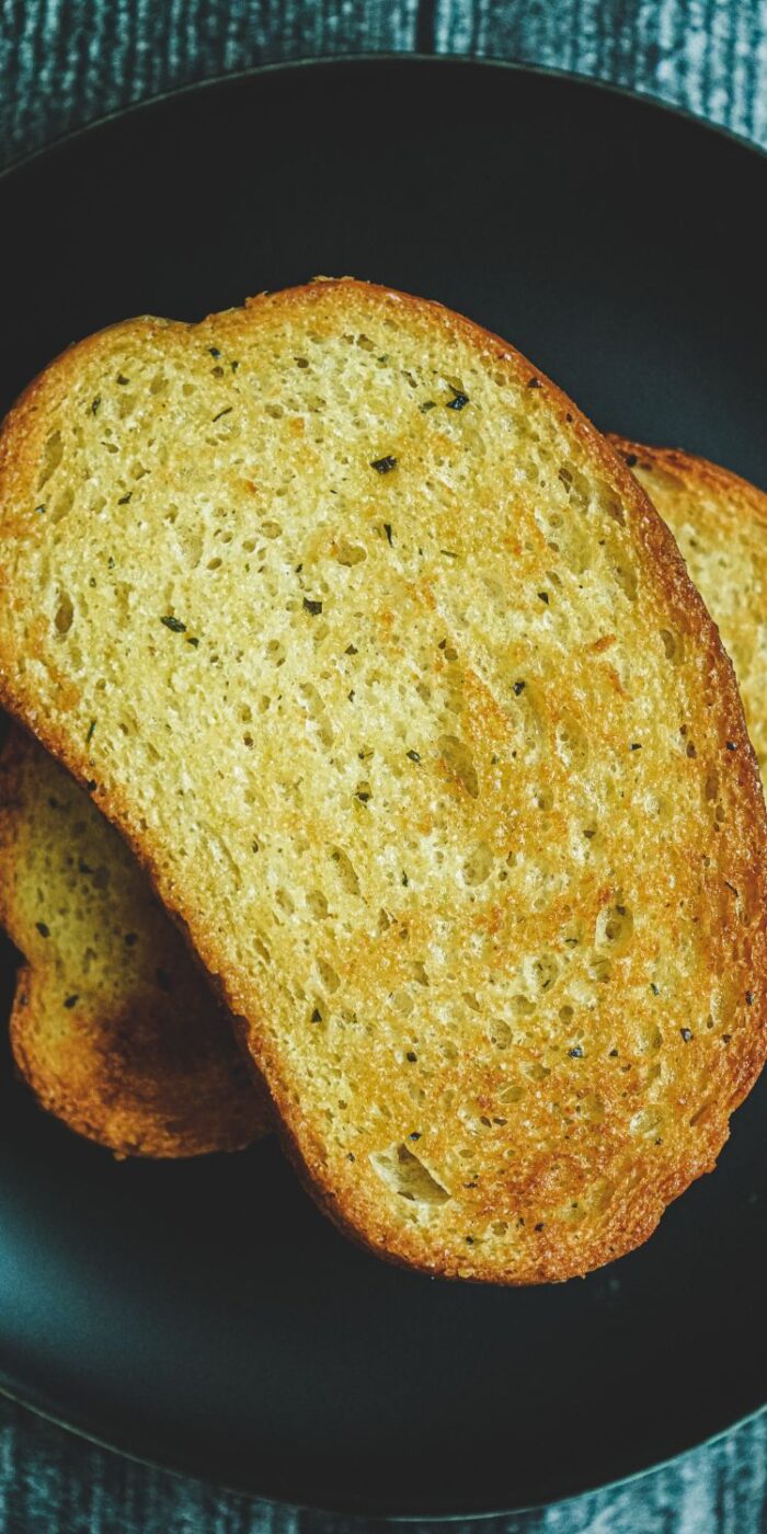 How to cook crispy frozen Texas toast quickly in an air fryer.